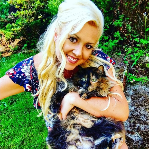 Meet your Posher, Amy - Picture 2 of 8